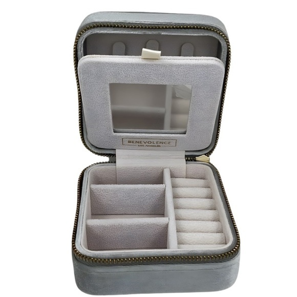 Velvet Sage: The Ultimate Travel Jewelry Box for Wanderlust Fashionistas! - Picture 1 of 13